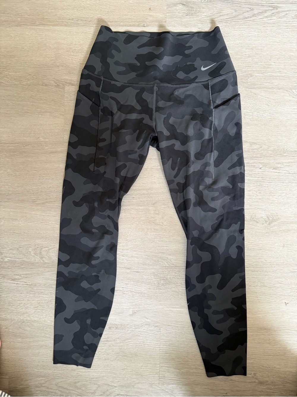 Women’s Nike Gray & Black Camo High-Waist Leggings